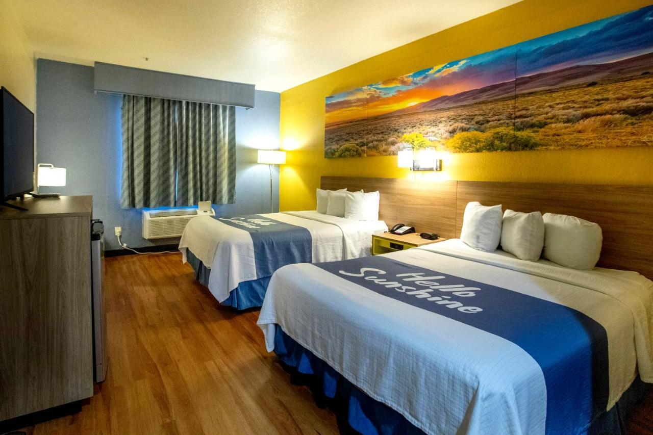 Days Inn & Suites By Wyndham Houston North/Aldine Buitenkant foto
