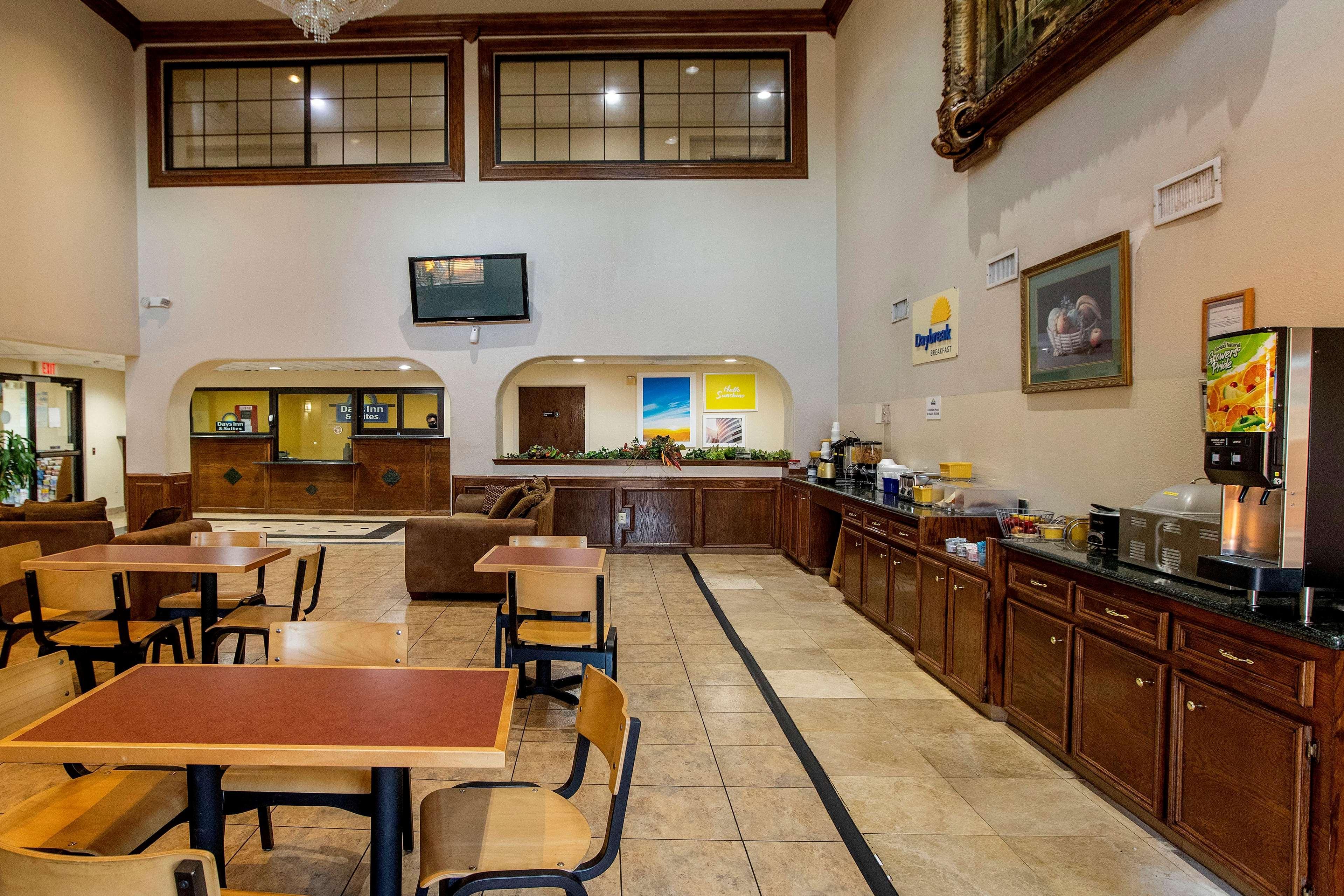 Days Inn & Suites By Wyndham Houston North/Aldine Buitenkant foto