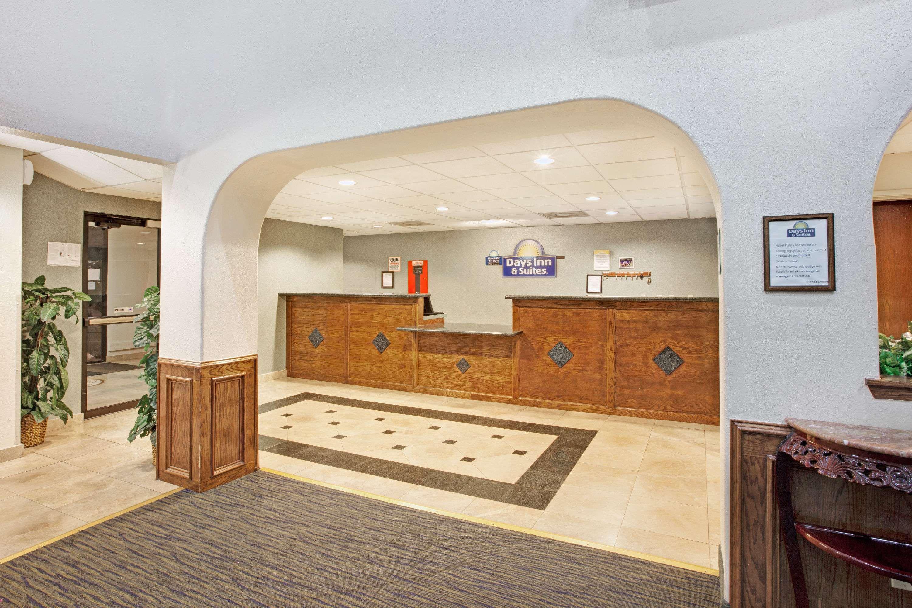 Days Inn & Suites By Wyndham Houston North/Aldine Buitenkant foto