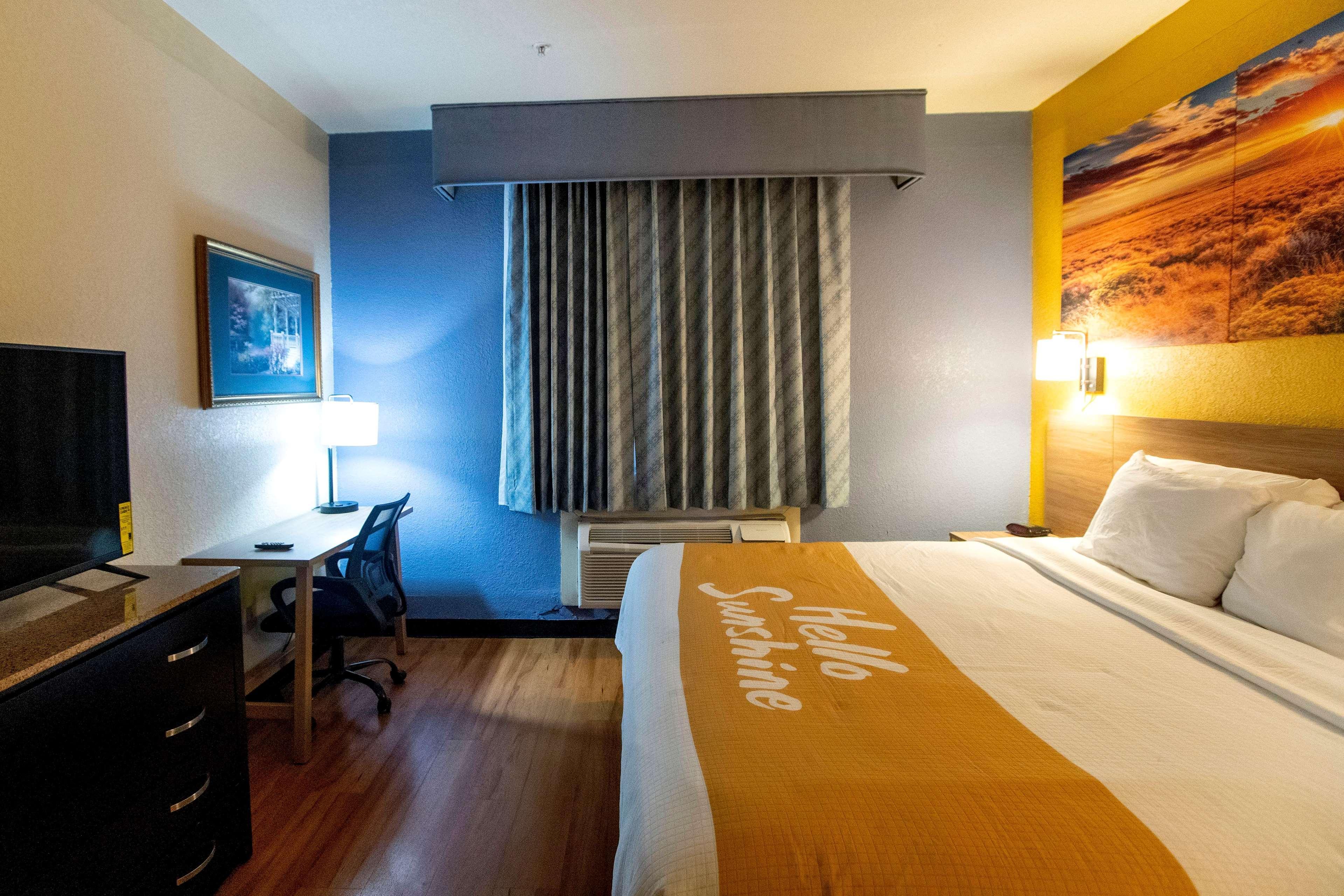 Days Inn & Suites By Wyndham Houston North/Aldine Buitenkant foto