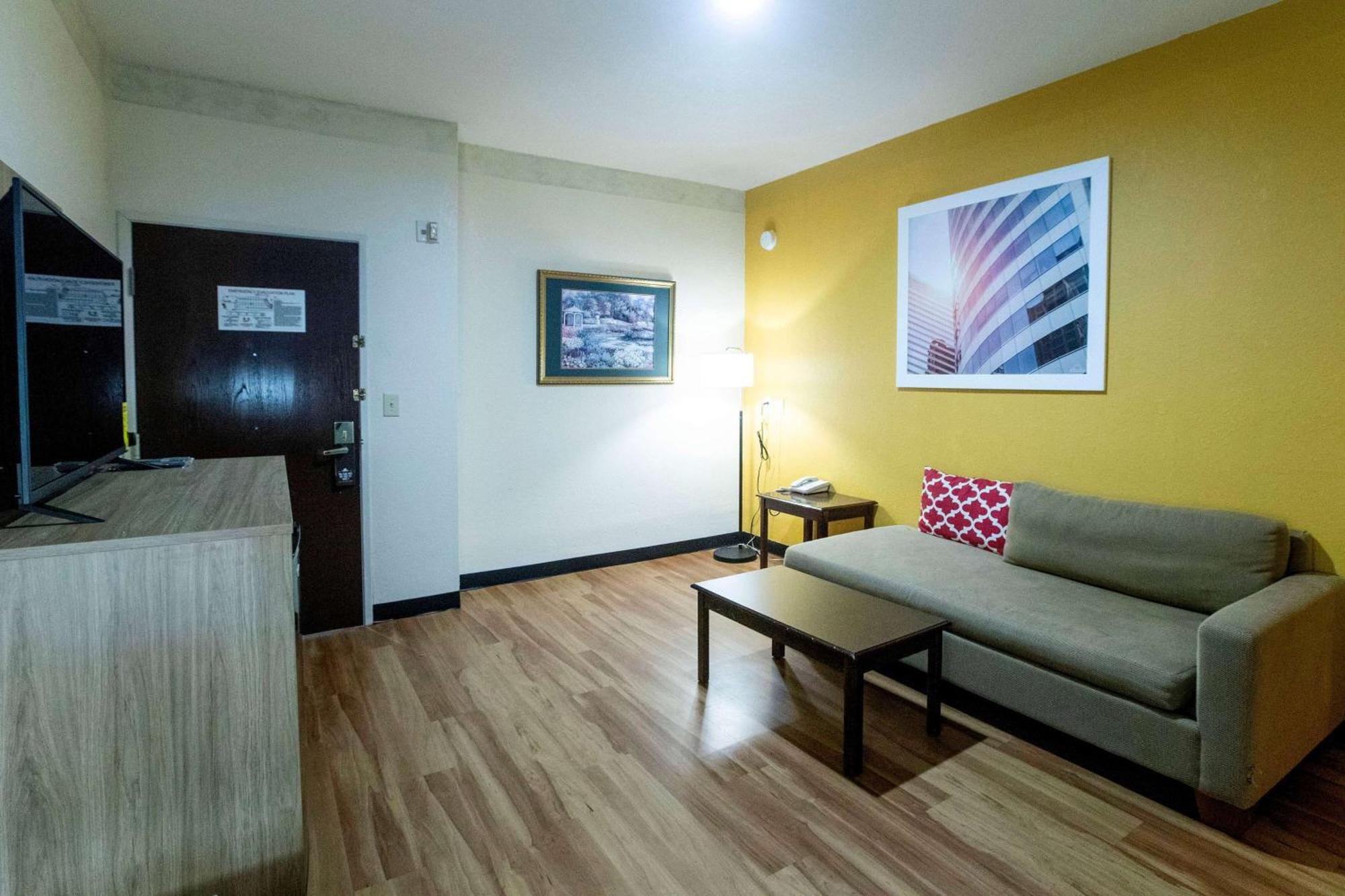 Days Inn & Suites By Wyndham Houston North/Aldine Buitenkant foto