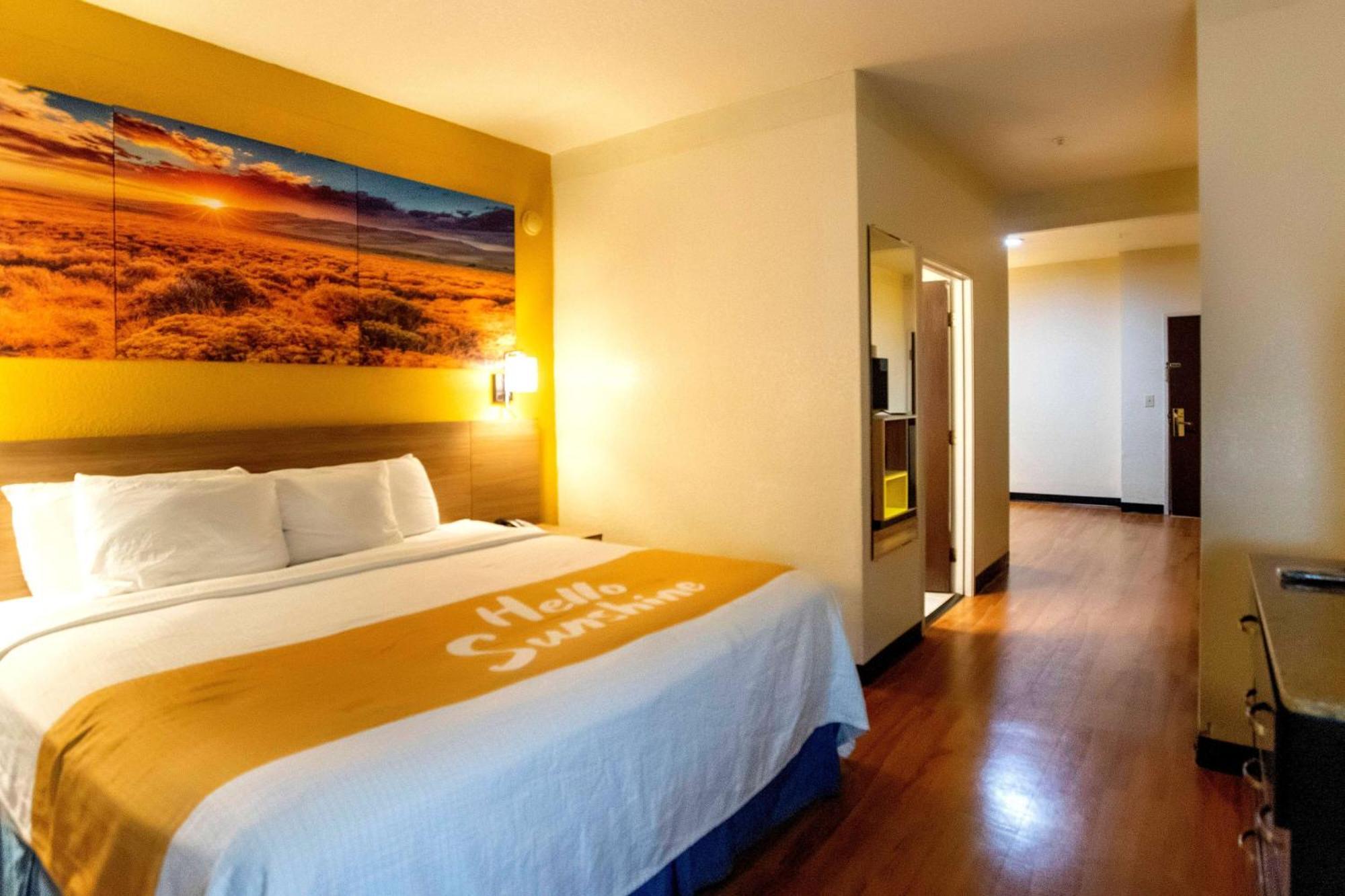 Days Inn & Suites By Wyndham Houston North/Aldine Buitenkant foto