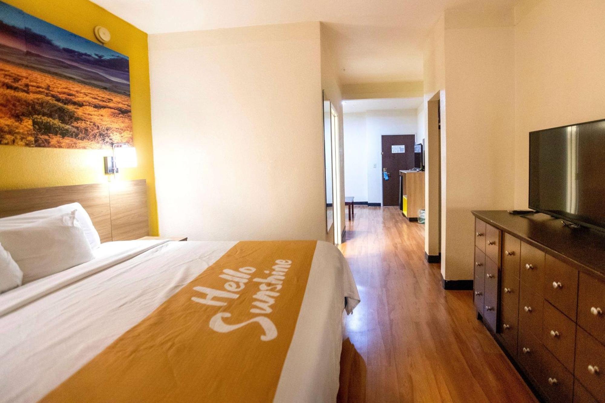 Days Inn & Suites By Wyndham Houston North/Aldine Buitenkant foto