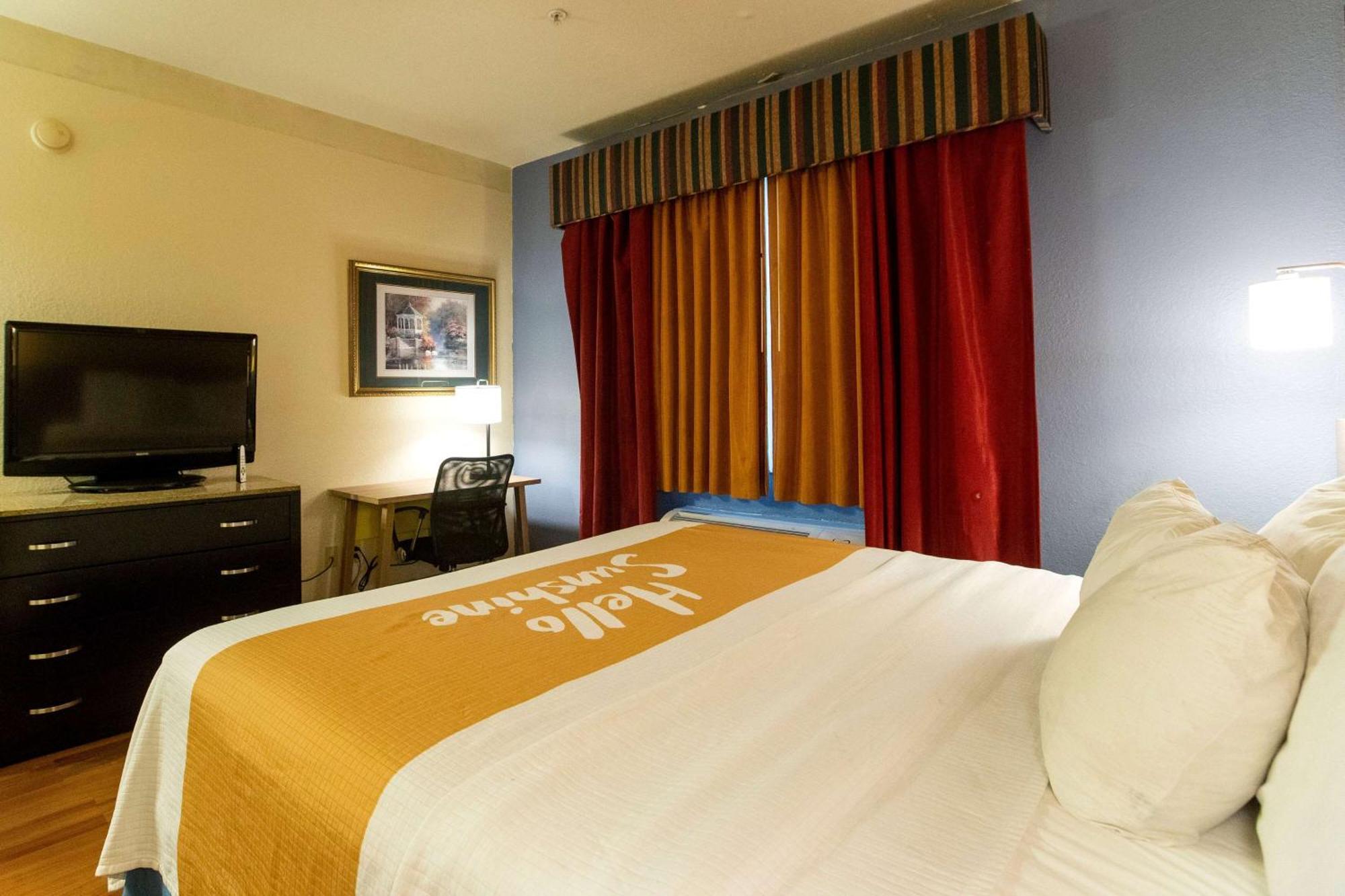 Days Inn & Suites By Wyndham Houston North/Aldine Buitenkant foto