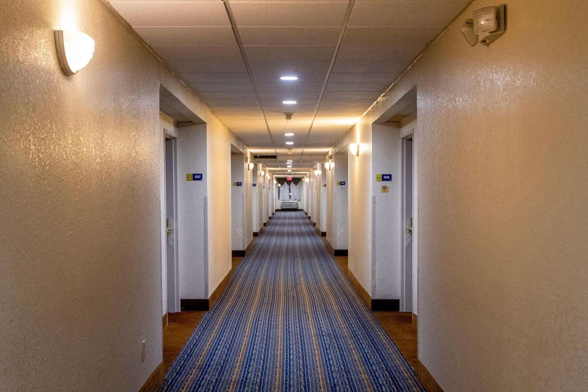 Days Inn & Suites By Wyndham Houston North/Aldine Buitenkant foto