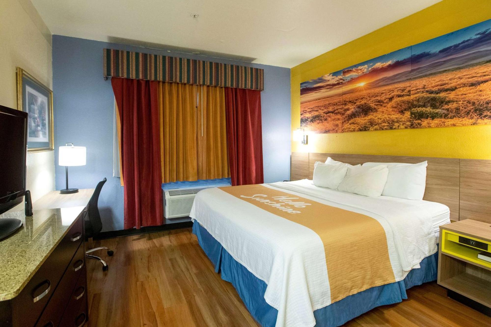 Days Inn & Suites By Wyndham Houston North/Aldine Buitenkant foto