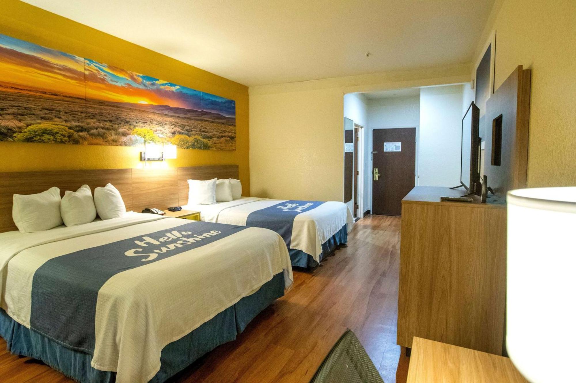 Days Inn & Suites By Wyndham Houston North/Aldine Buitenkant foto