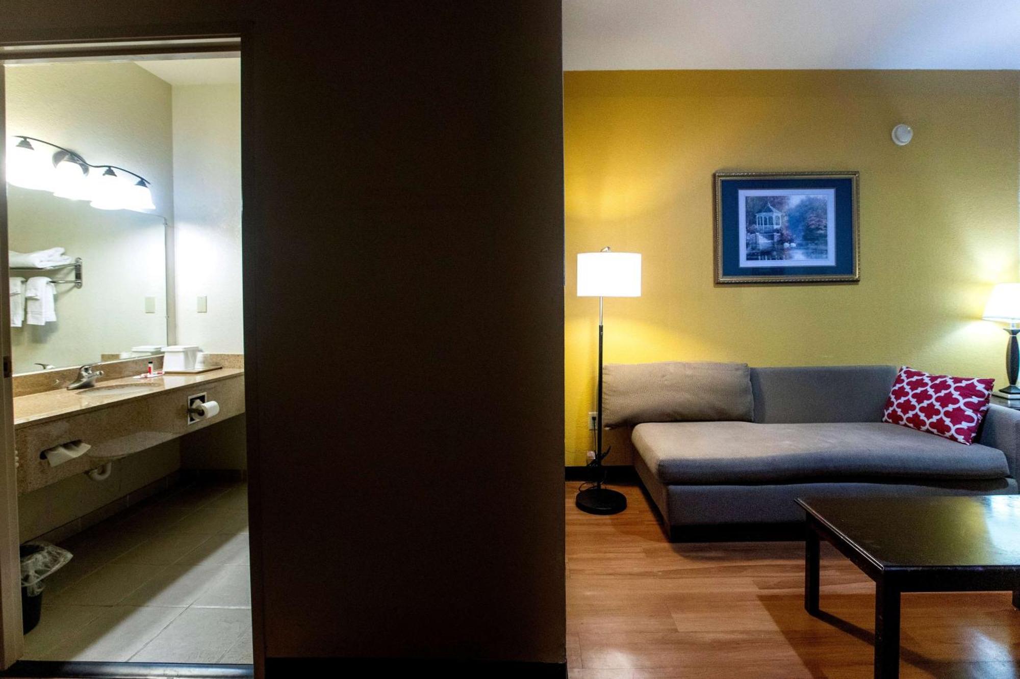 Days Inn & Suites By Wyndham Houston North/Aldine Buitenkant foto