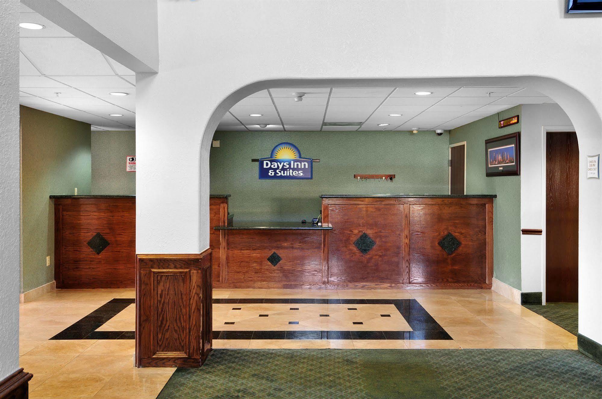 Days Inn & Suites By Wyndham Houston North/Aldine Buitenkant foto